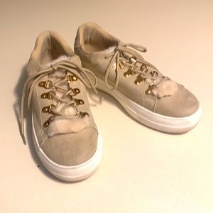 🔥🔥Madden Girl Women’s Cream Colored Sneakers